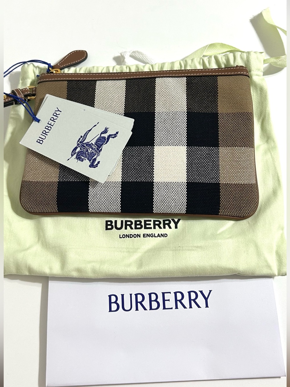 NWT Authentic Burberry House Check Peyton Wallet Wristlet
